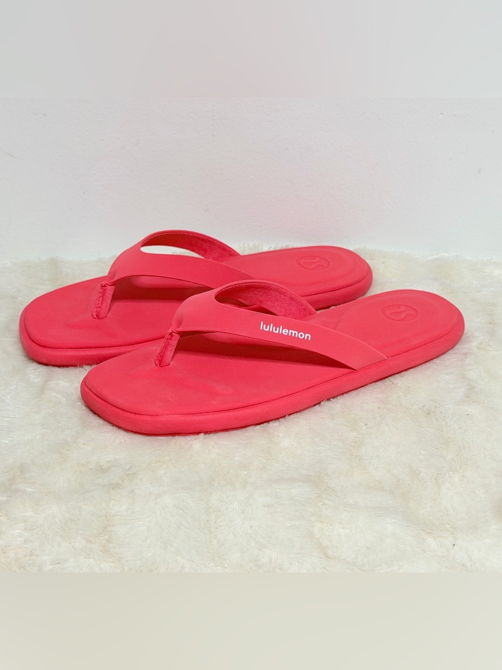 Lululemon Women's Restfeel Flip-Flop size 8
